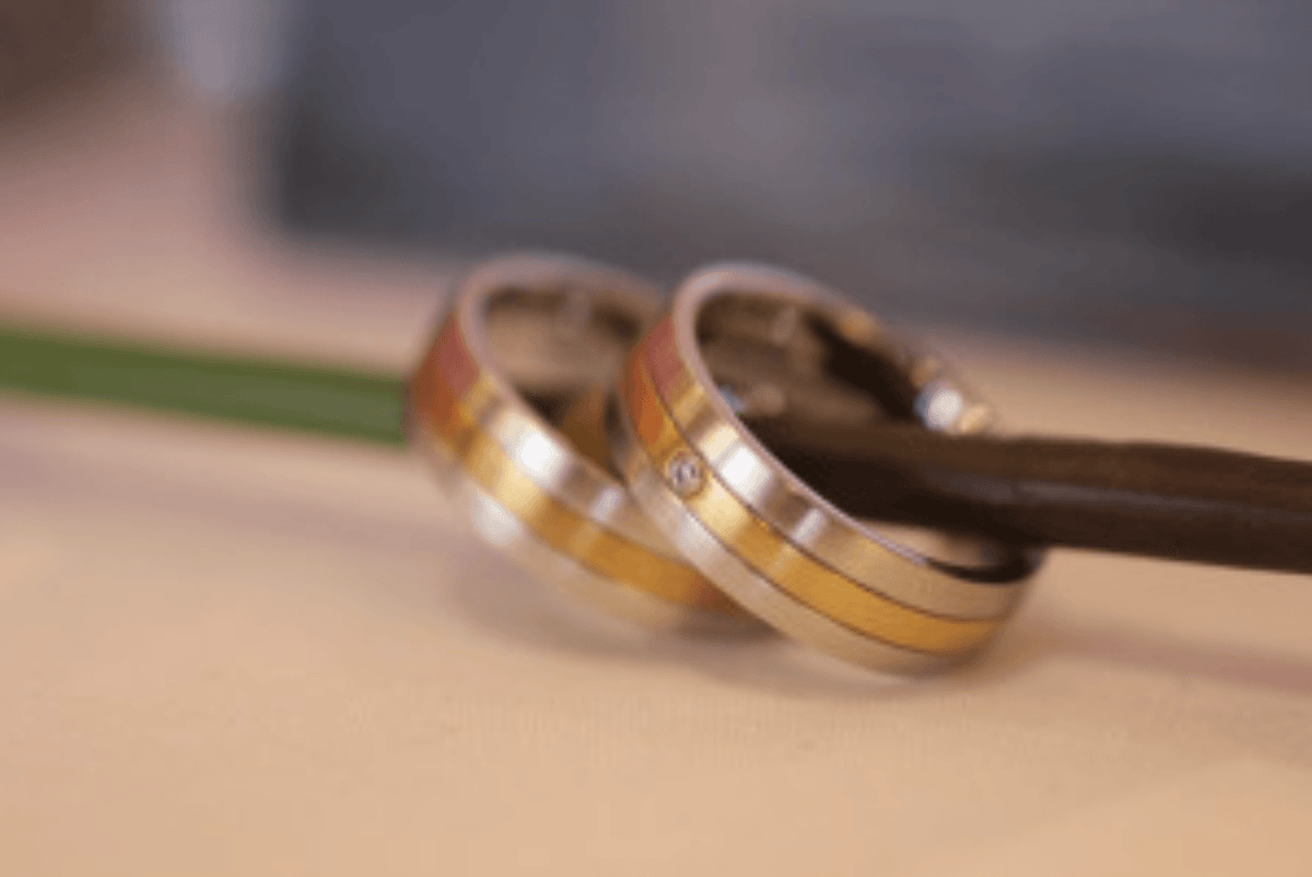 Waar worden trouwringen van gemaakt? - Juwelier van Dam
