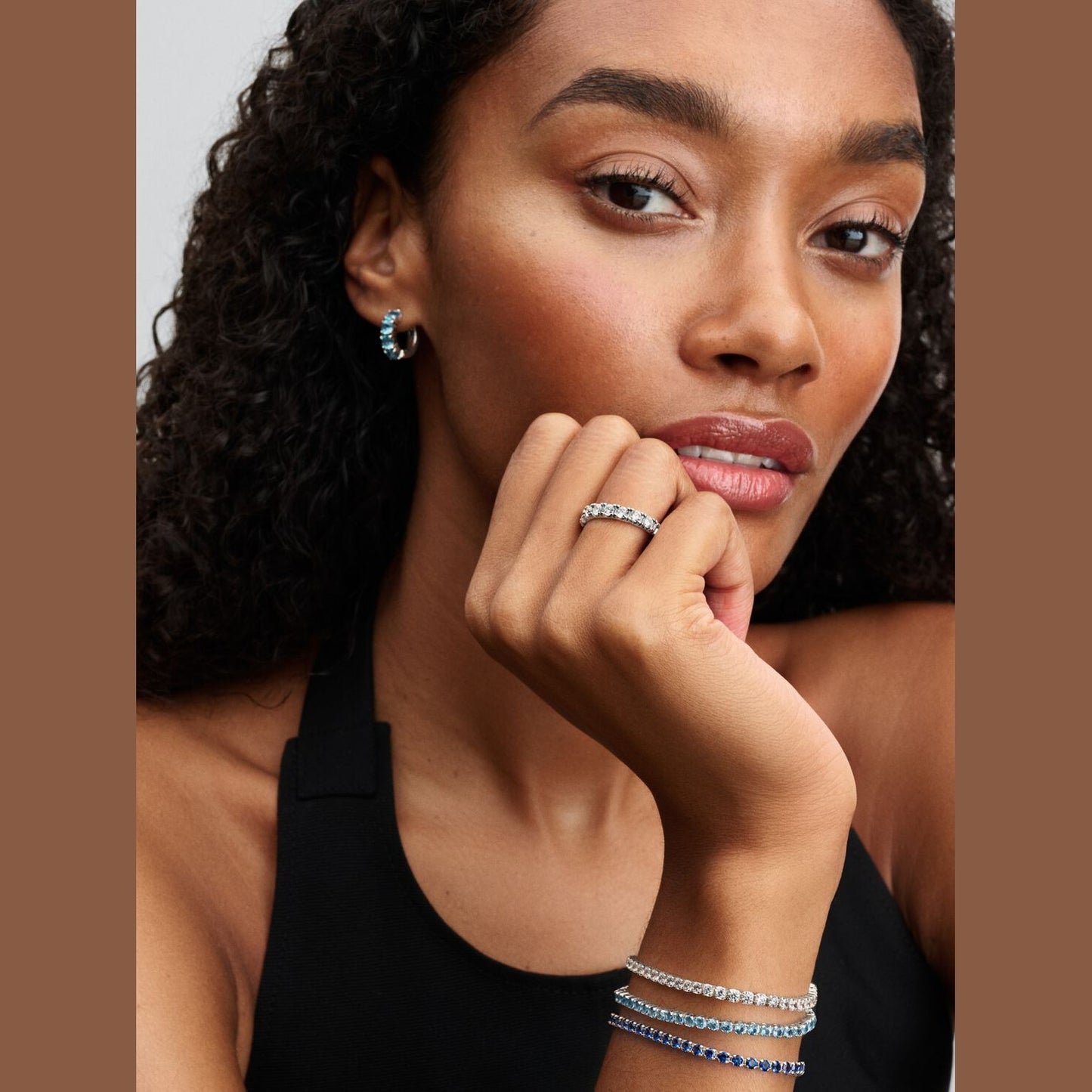 Pandora Lichtblauwe Huggies Oorringen 293849C01 - Juwelier van Dam