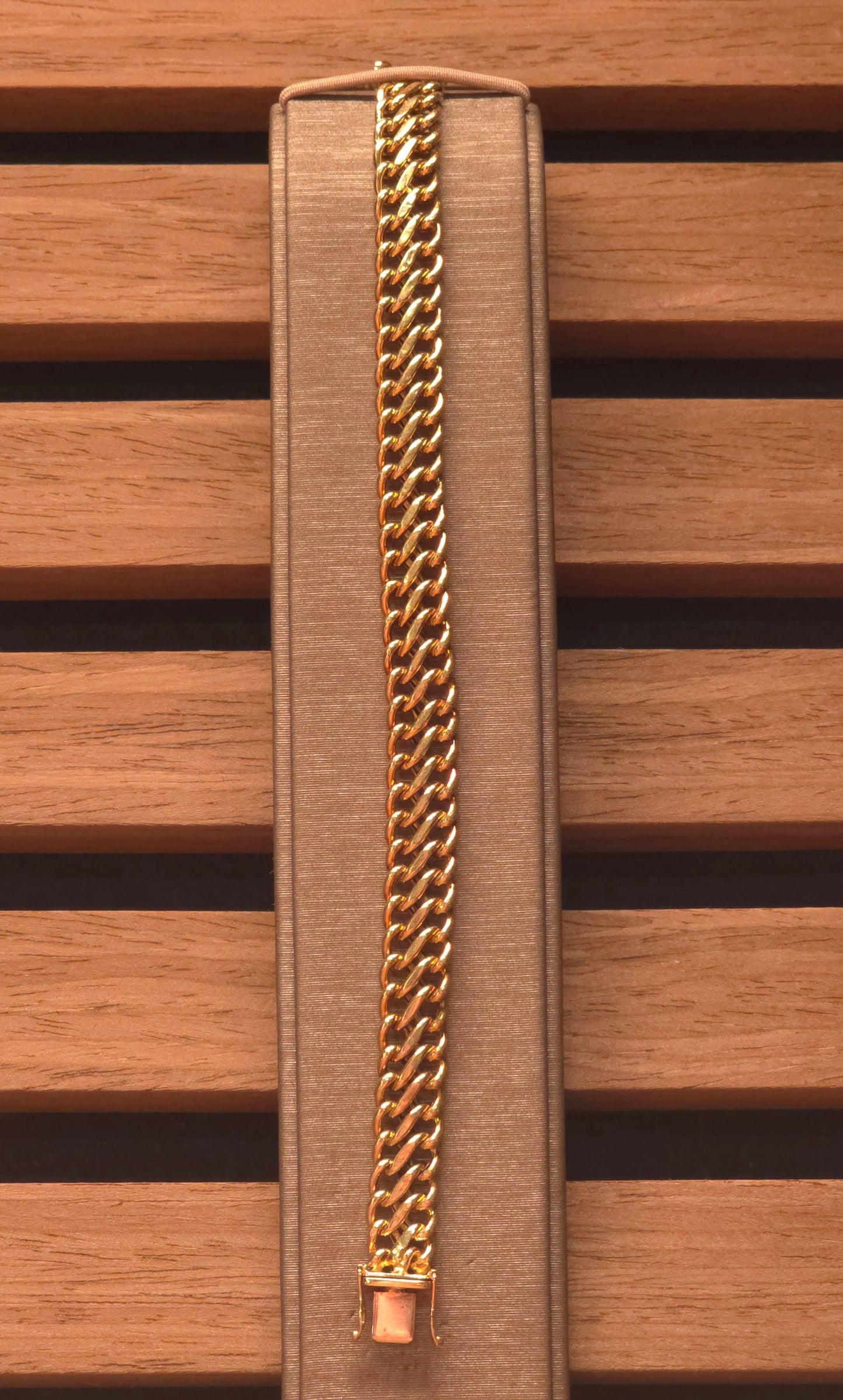 VDV035 Golden Bracelet