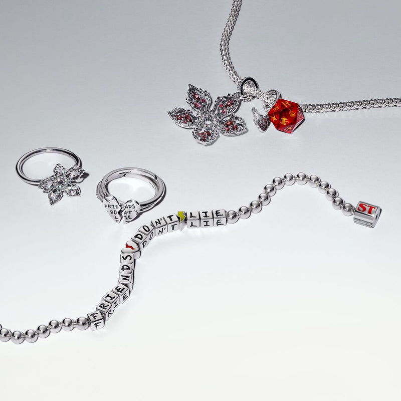 Pandora x Stranger Things Bedel Dobbelsteen Hellfire Club 793564C01